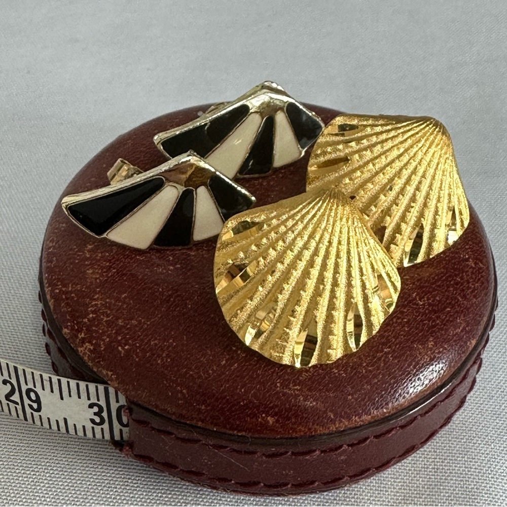 Two pair smaller style vintage earrings